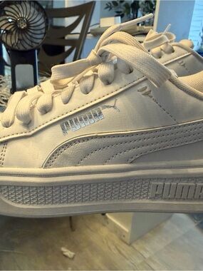 PUMA women’s white Lace-Up Sneakers
